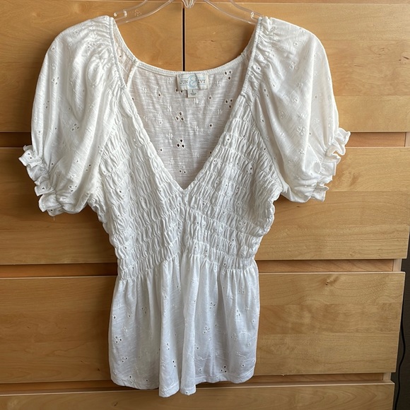 Francesca’s Vneck rouched blouse - Picture 4 of 9